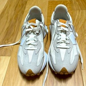 New Balance 327 White and Orange sneakers size 8